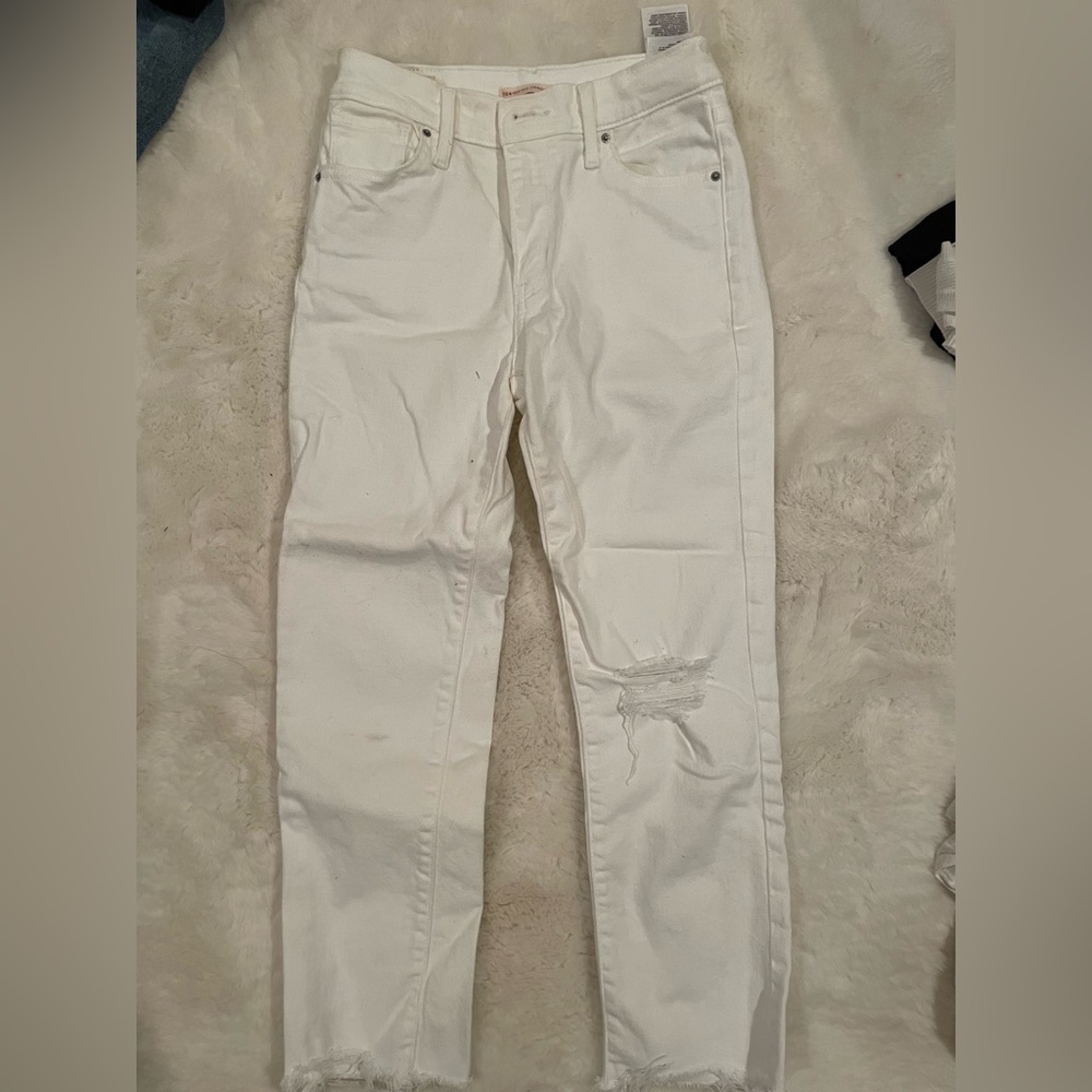 Levi’s white pants